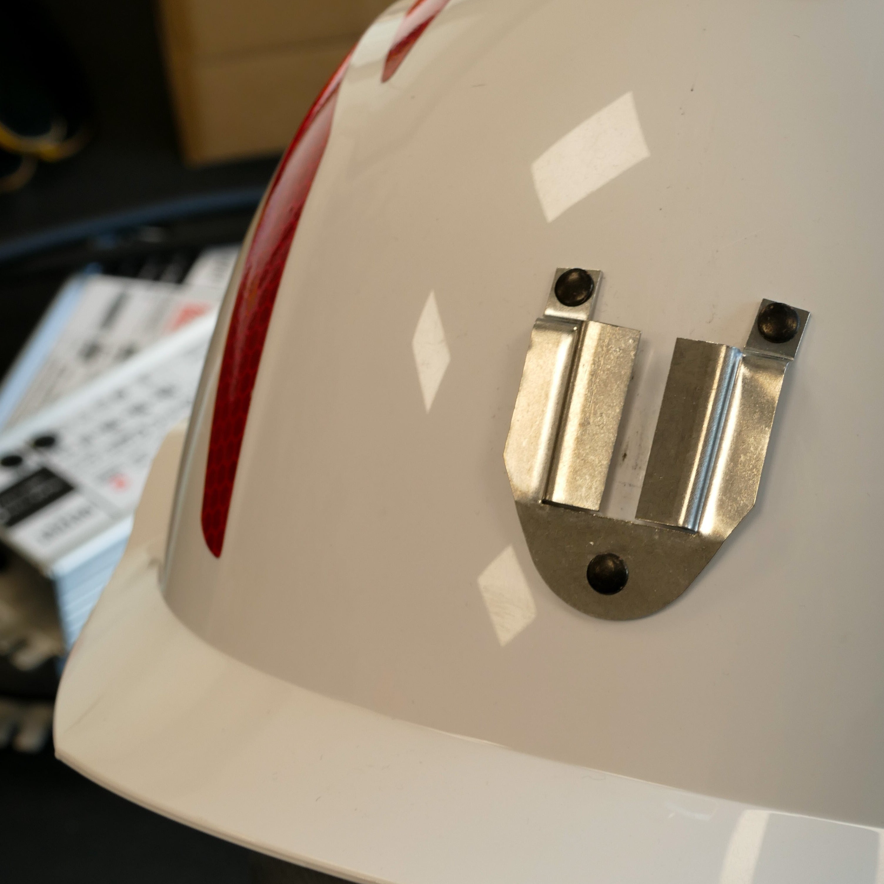 Helmet lamp holder: spring