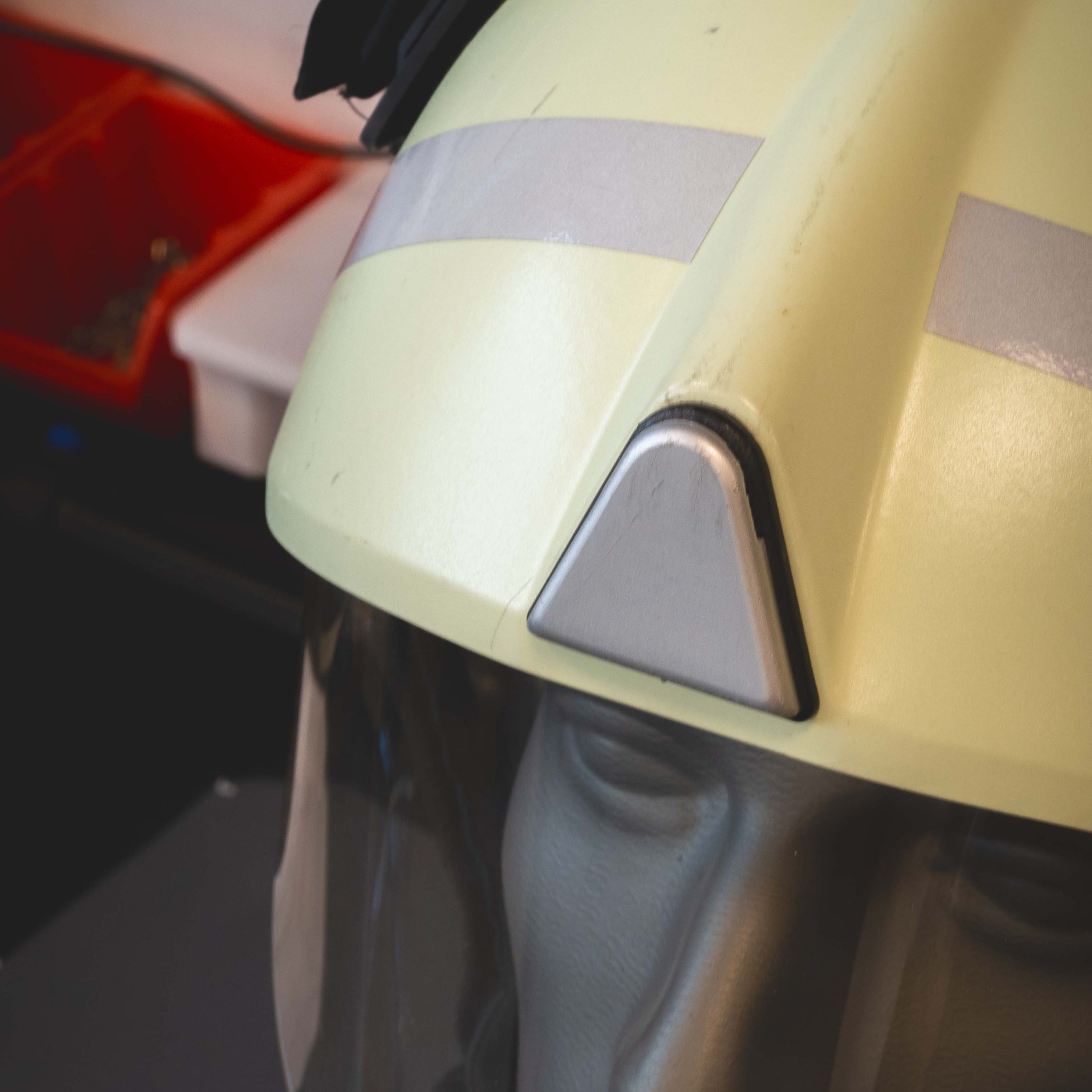 Helme Lamp Holder: Schuberth